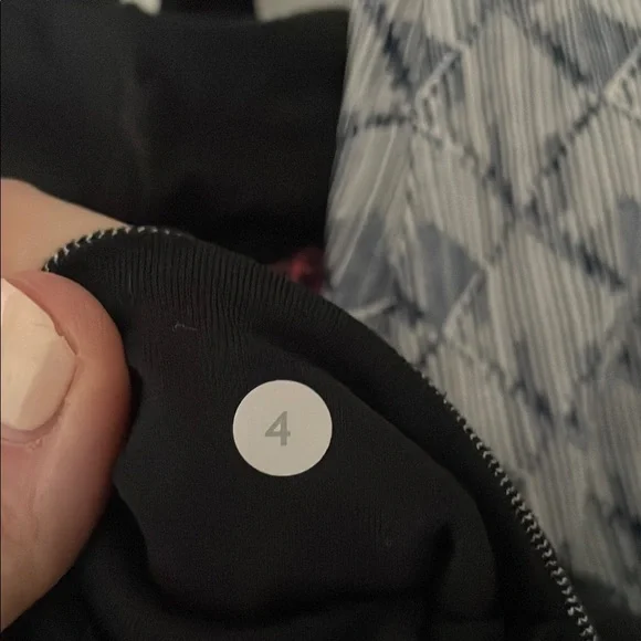 lululemon athletica Groove Reversible Women's Short Bootie Black Shorts 4 - Picture 10 of 10